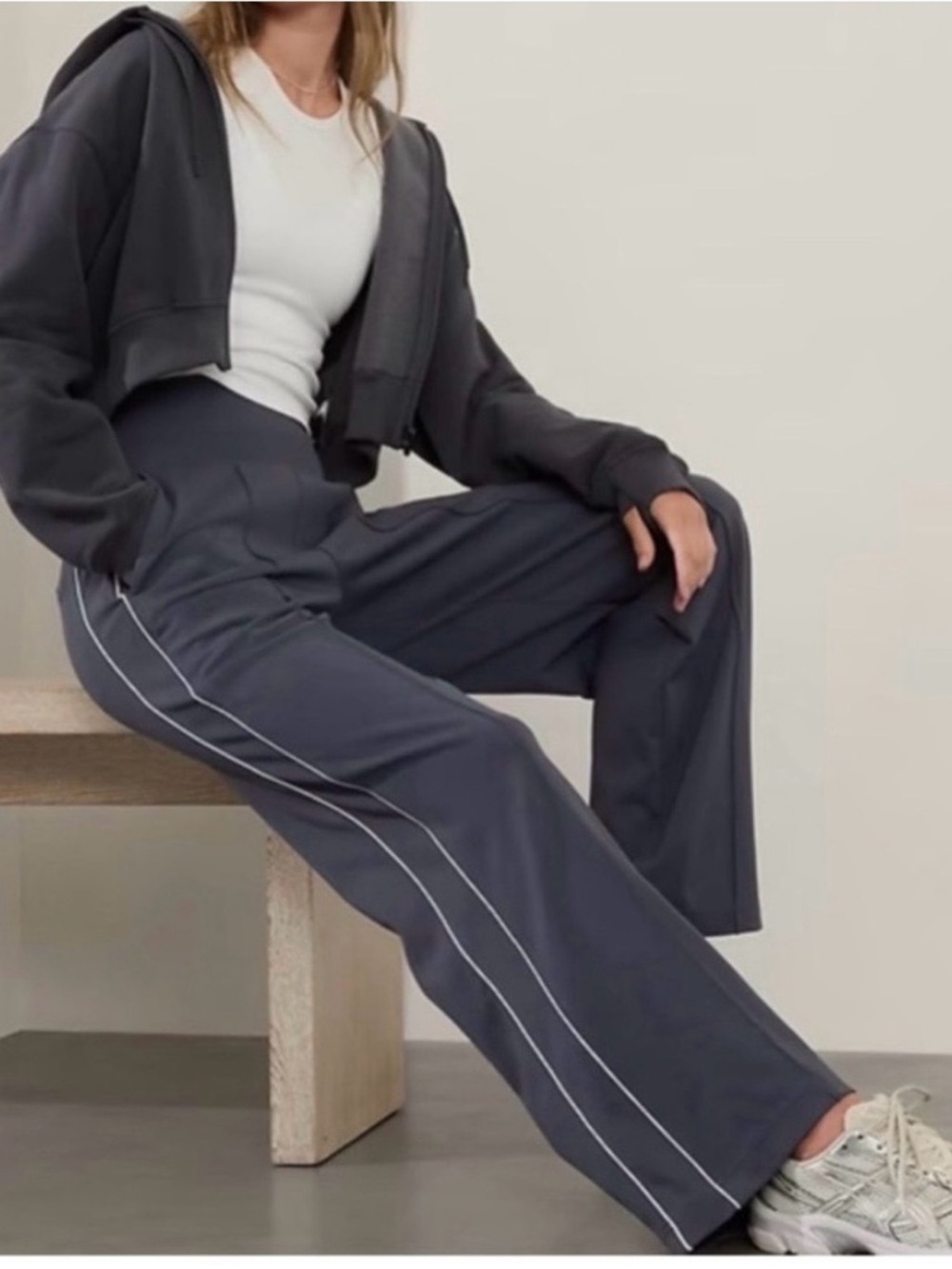 Athleta Venice Track Stripe Pull-On
Wide Leg Pant Athleisure Grey Blue 
XL
